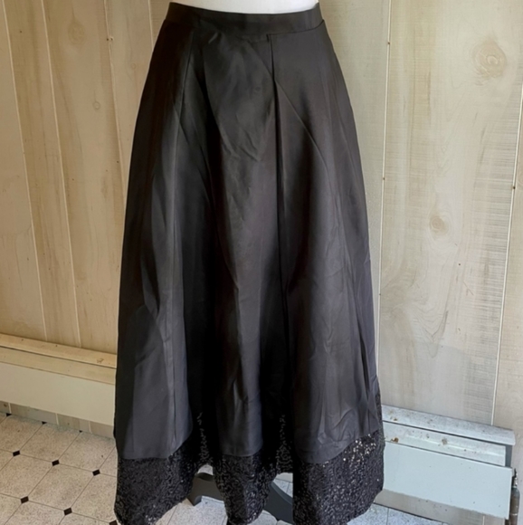 EUC Onyx Nite Skirt, Sz. Small - Picture 2 of 5